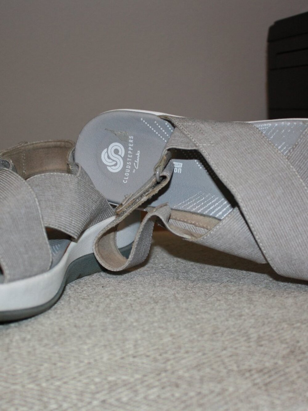 Clarks, Cloud Steppers strappy sandal. size 7